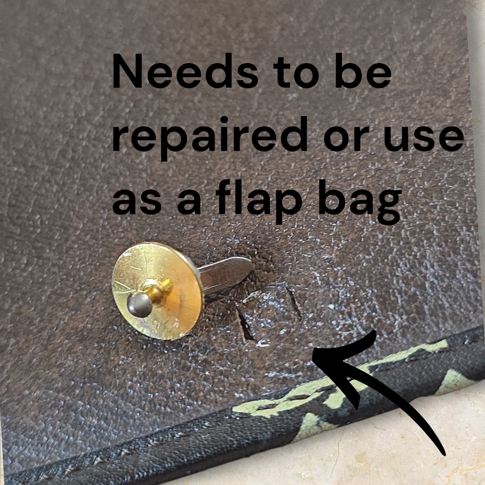 Longchamp Black Shoulder Bag with Beige Chain-Link Print - Picture 8 of 13